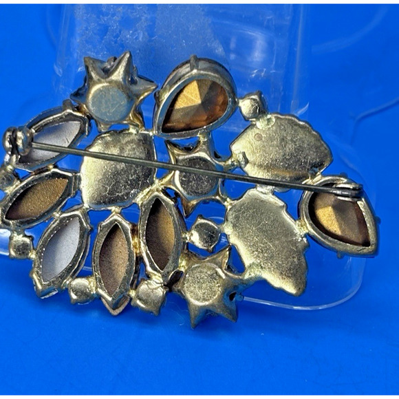 Vintage Weiss style Carved thermoset Leaf Brooch AB Rhinestone Gold-tone - Picture 13 of 16